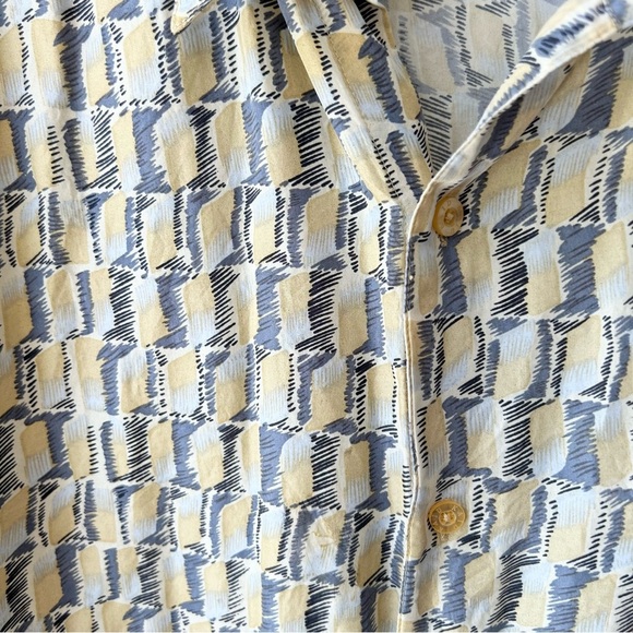 vintage Kaid men’s short sleeved 100% silk button down shirt - Picture 4 of 9